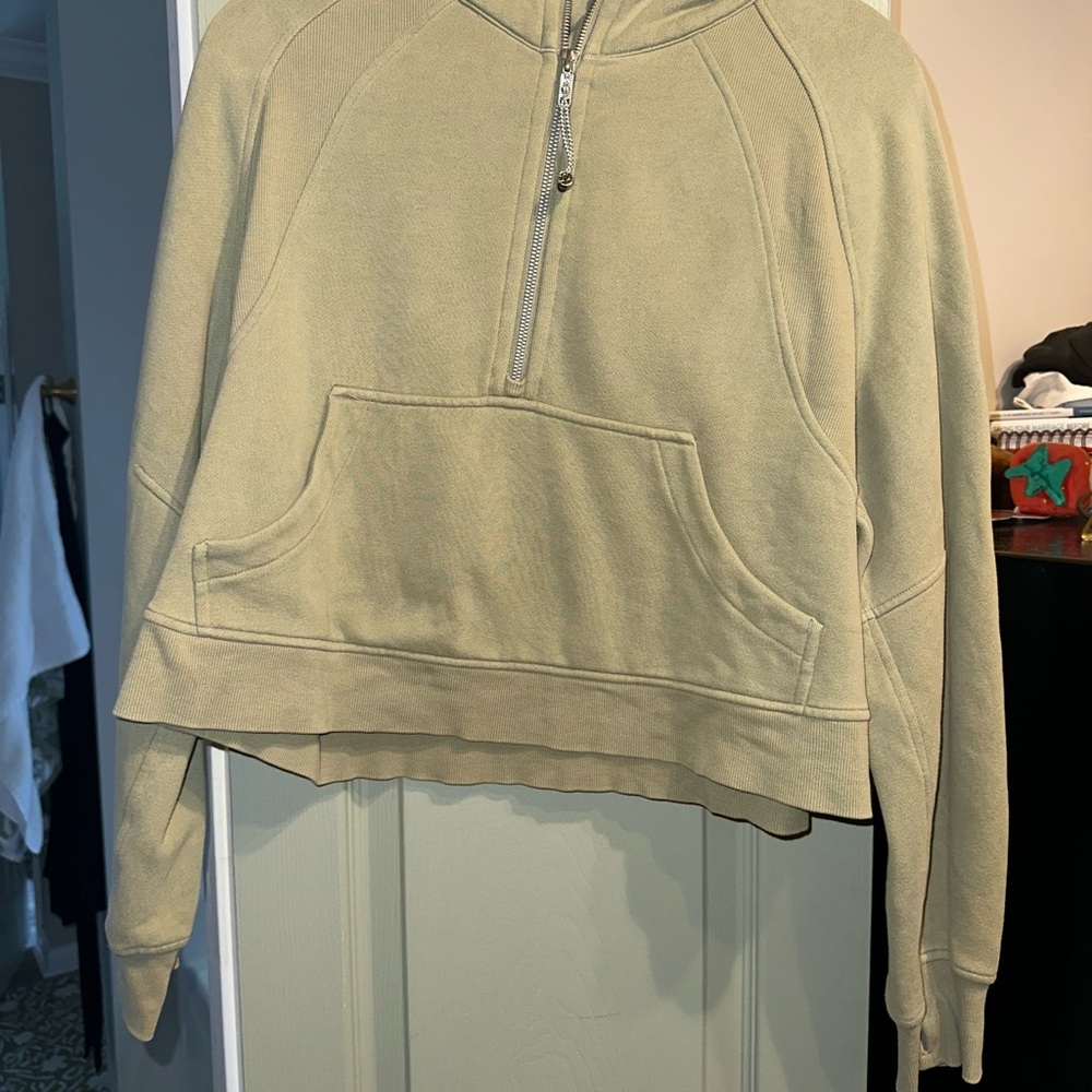 Lululemon Scuba with hood - army green